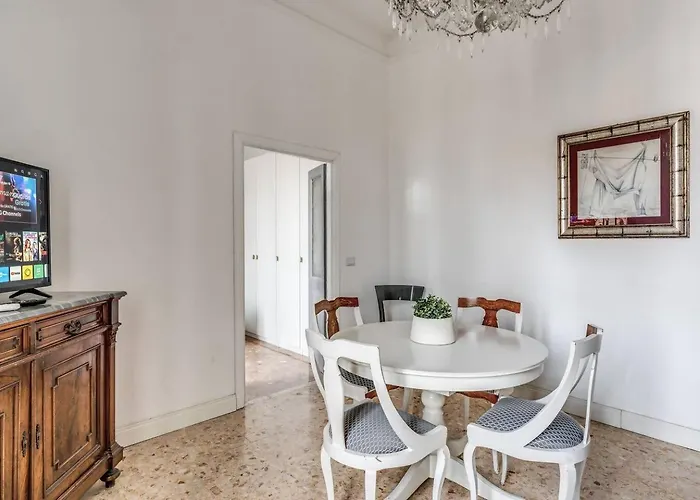 Lovely Renovated Flat By Vatican דירה